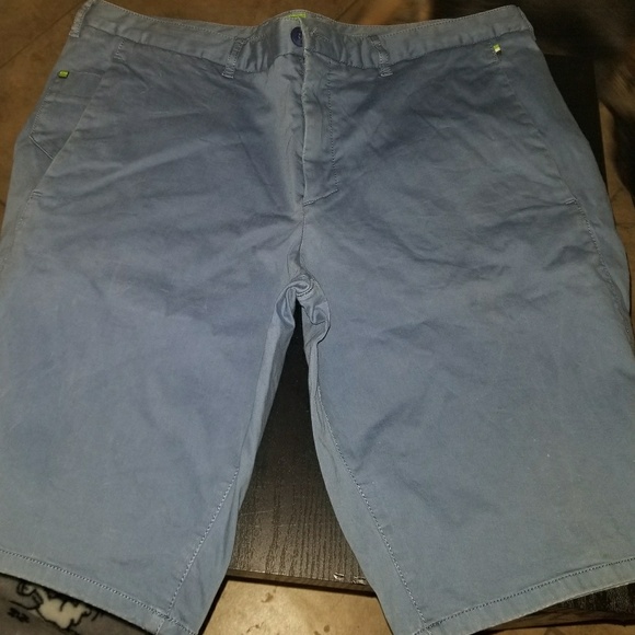 Hugo Boss
light blue
36 Regular fit
polo shorts - Picture 1 of 4
